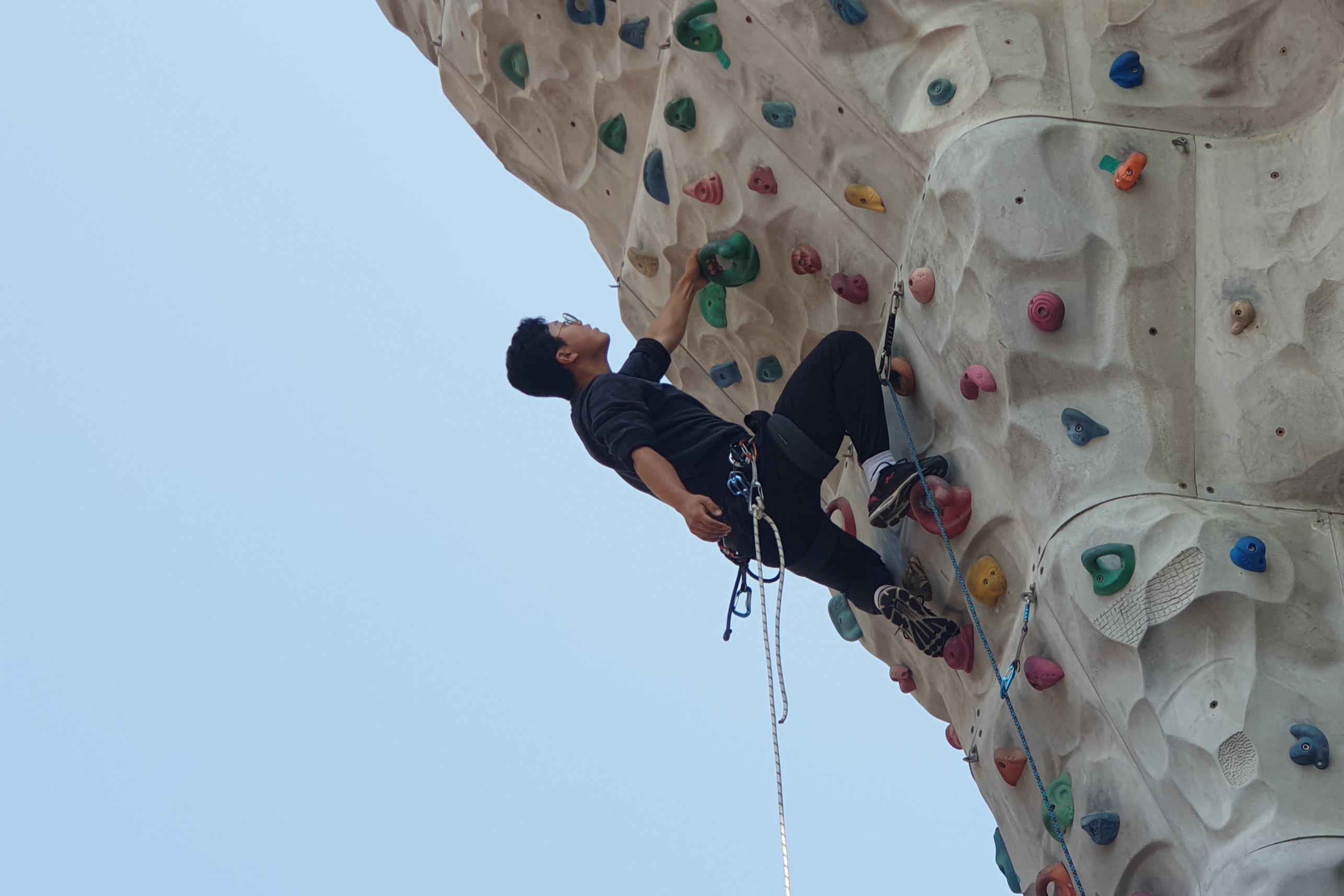 Kim Dong-woo, a student climbing from an artificial rock wall in Incheon National University (Urban Administration, No. 22)